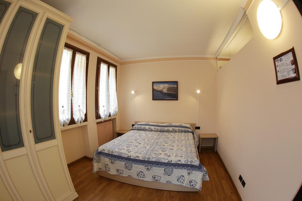 Central House Bergamo Zimmer foto