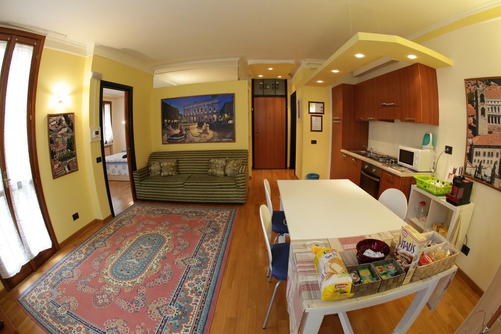 Central House Bergamo Zimmer foto