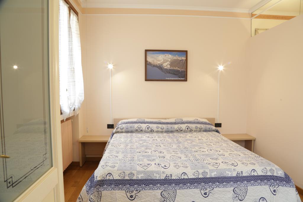 Central House Bergamo Zimmer foto